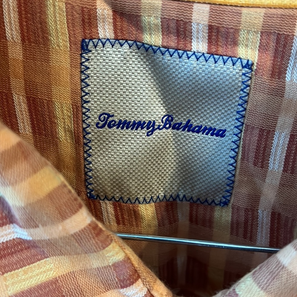 Tommy Bahama full button down. Size Large - Picture 3 of 3